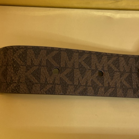 New Michael Kors Logo Belt brown w Gold Hardware - Picture 3 of 6